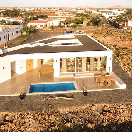 Casa Triangolo Villa